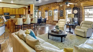 Apartment (3 Bedrooms) | Front of property