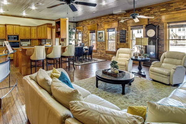 Apartment (3 Bedrooms) | Front of property
