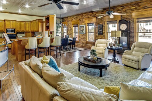 New York-style Loft on Main St: Dtwn Enterprise