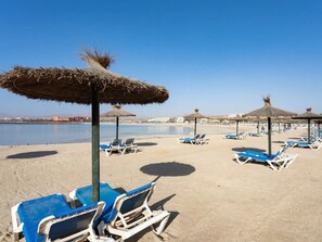 Beach - Private Terrasse, Schwimmbad, Parkplatz, Wi-Fi, by Interhome (Antigua)