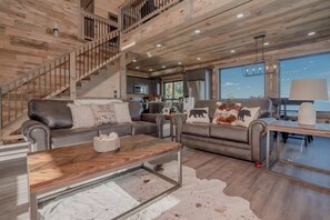 Smart TV, chimenea y videojuegos