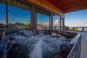 Outdoor spa tub - Wynnward Ridge Retreat ~ Pickleball, Putt-Putt, Pool, Fire Pit, and More! (Sevierville)