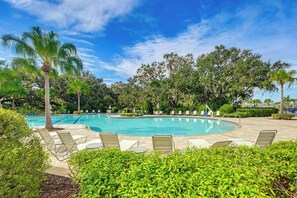 A pool area with lounge chairs and palm trees. - Florida Snowbird Haven w/ Pool! Easy I-75 Access (Parrish)