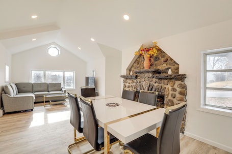 Fachada de la propiedad. Home w/ Lake Views & Deck in New Jersey Highlands!