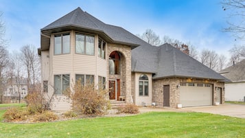 House (4 Bedrooms) | Front of property