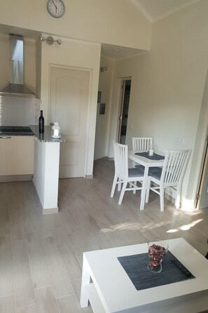 Dining - Ruhige Ferienwohnung für 4 Personen by Interhome (Costa Teguise)