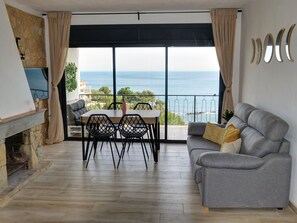 Fireplace - luxuriöse Wohnung cau del llop by Interhome (Llançà)