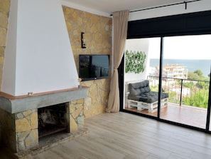 Fireplace - luxuriöse Wohnung cau del llop by Interhome (Llançà)