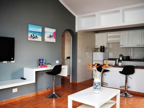 Fridge, microwave, cookware/dishes/utensils - Apartamento con terraza by Interhome (Puerto del Carmen)