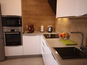 Fridge, microwave, oven, cookware/dishes/utensils - Wohnung "Panorama2" mit Wasserblick by Interhome (Costa Calma)