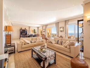 TV, fireplace, DVD player - Luxuriöse Villa mit beheiztem Pool und Whirlpool by Interhome (Benalmádena Costa)