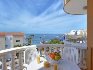 Outdoor dining - Apartment La Arena by Interhome (Los Gigantes)
