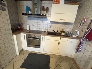 Microwave, oven, stovetop, dishwasher - Cozy house in the Palatinate countryside (Herxheim bei Landau (Pfalz))