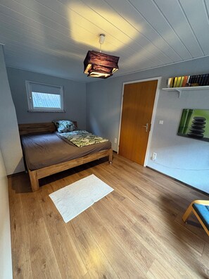 Iron/ironing board, WiFi, bed sheets - Cozy house in the Palatinate countryside (Herxheim bei Landau (Pfalz))