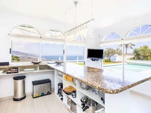 Fridge, microwave, oven, cookware/dishes/utensils - Prime Home Casa Feier by Interhome (Santa Ursula)