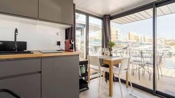 Mobile Familienunterkunft, Meerblick | Wohnbereich