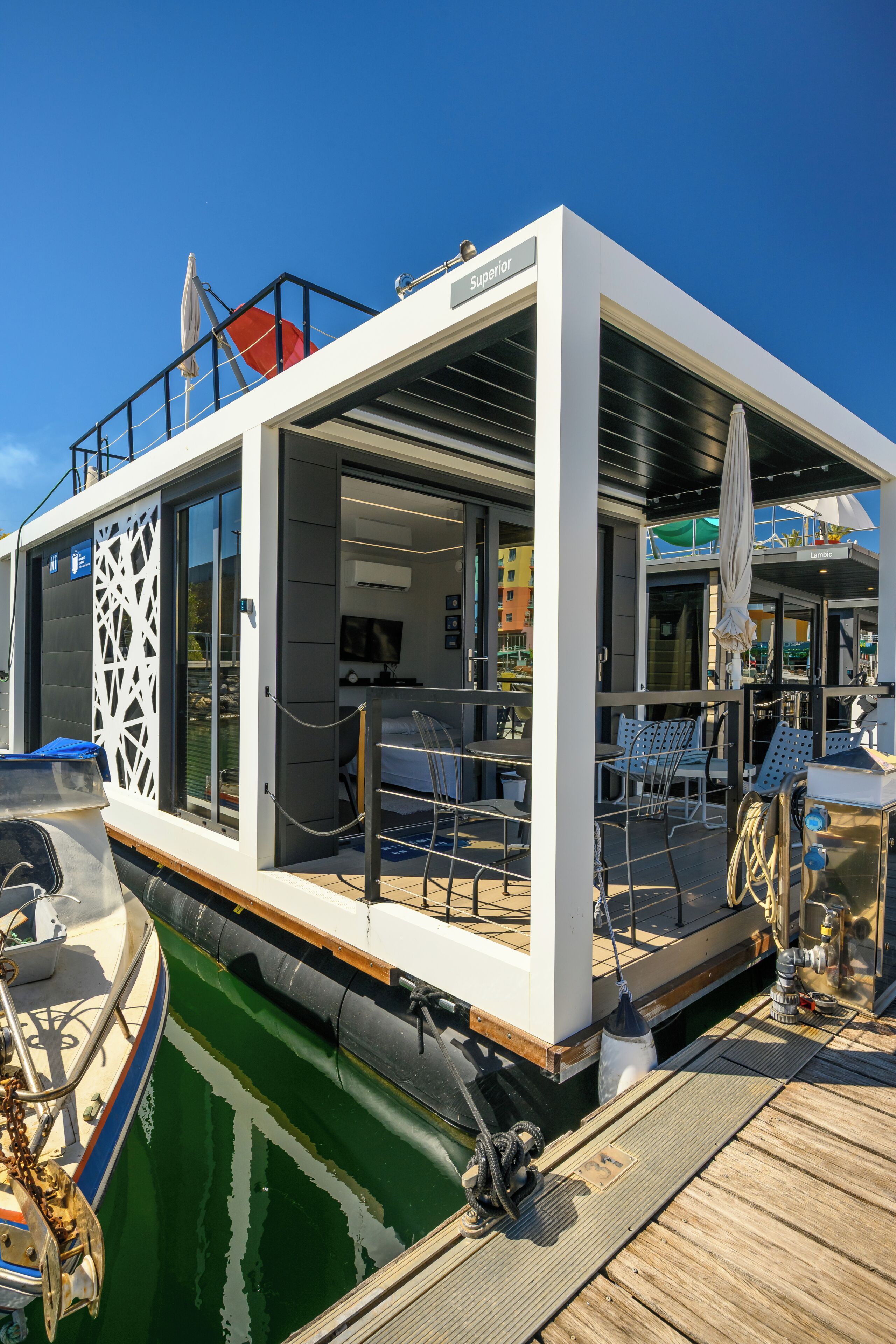 Fachada de la propiedad