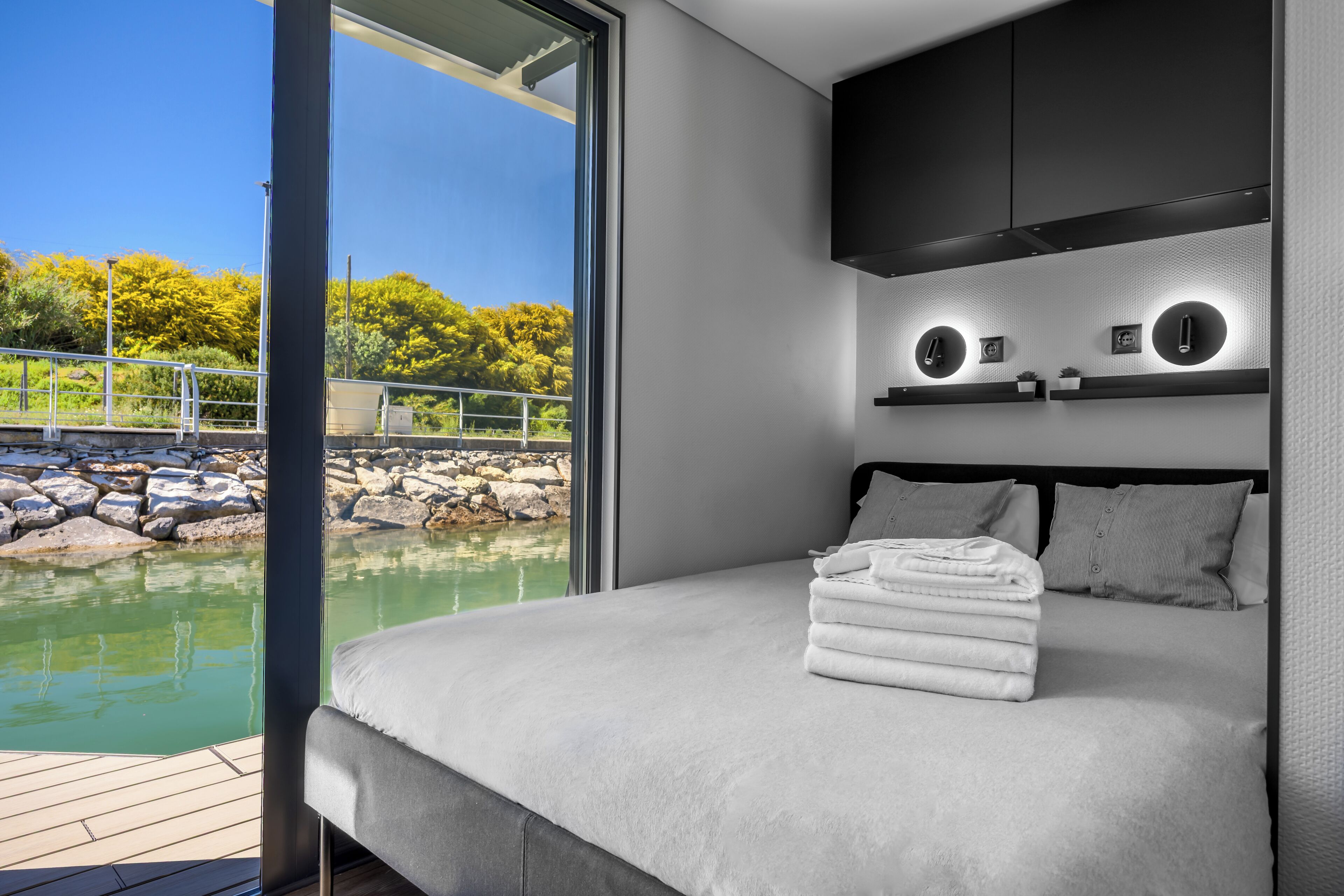 Casa mobile Luxury, vista mare | Con stile personalizzato, con arredamento individuale, una scrivania