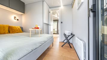 Luxury Mobile Home, Sea View | Individually decorated, individually furnished, desk, laptop workspace