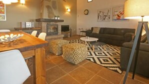 Unclassified image, 3 of 26, button - Modernes, geräumiges Ferienhaus in einem Natursc by Interhome (Frigiliana)