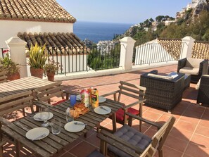 Outdoor dining - Villa Dar el Marsa mit Meerblick by Interhome (Almuñécar)