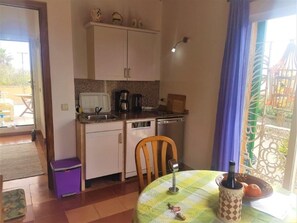Fridge, dishwasher, cookware/dishes/utensils