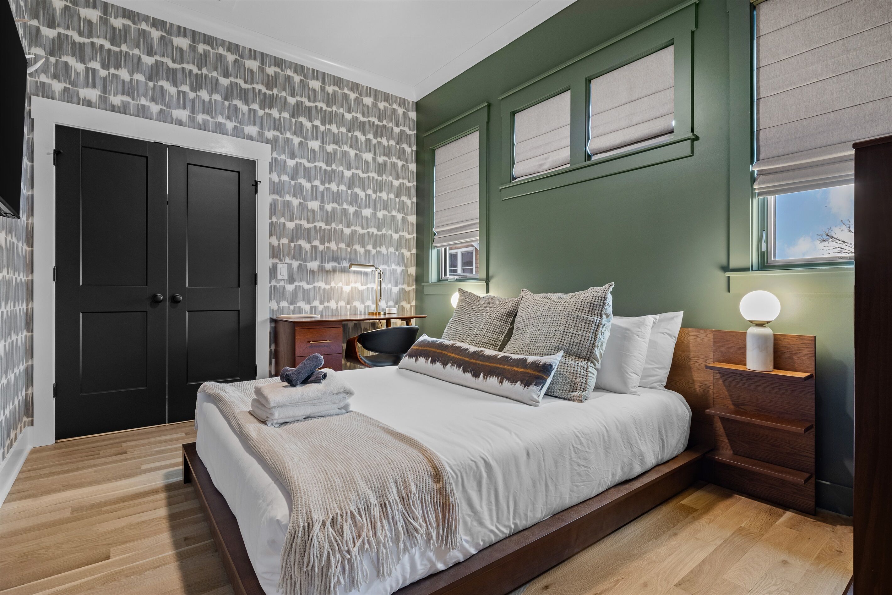1 bedroom, desk, iron/ironing board, WiFi (free)
