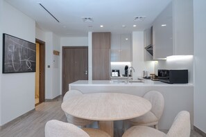 Private kitchen - Waterfront Luxe Haven Peninsula One (Dubai)