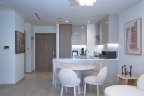 Living area - Waterfront Luxe Haven Peninsula One (Dubai)