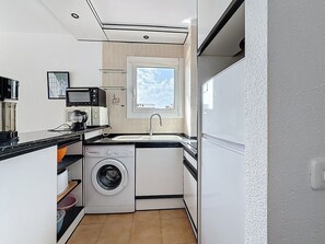 Private kitchen - Appartement dans la baie de Roses, en Catalogne by Interhome (Roses)