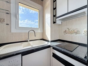 Fridge, microwave, oven, cookware/dishes/utensils - Bucht von Rosas Katalonien Spanien by Interhome (Roses)