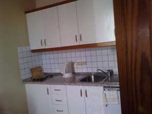 Fridge, microwave, cookware/dishes/utensils - Casa Rosamar 8 by Interhome (Puerto de la Cruz)