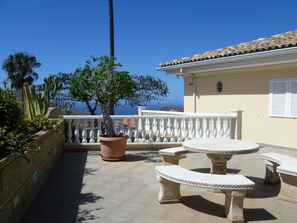 Outdoor dining - Villa Dulce Vita by Interhome (Chayofa)
