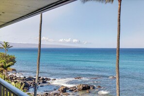 On the beach - Perfect for Every Generation: Our Latest Arrival (Lahaina)