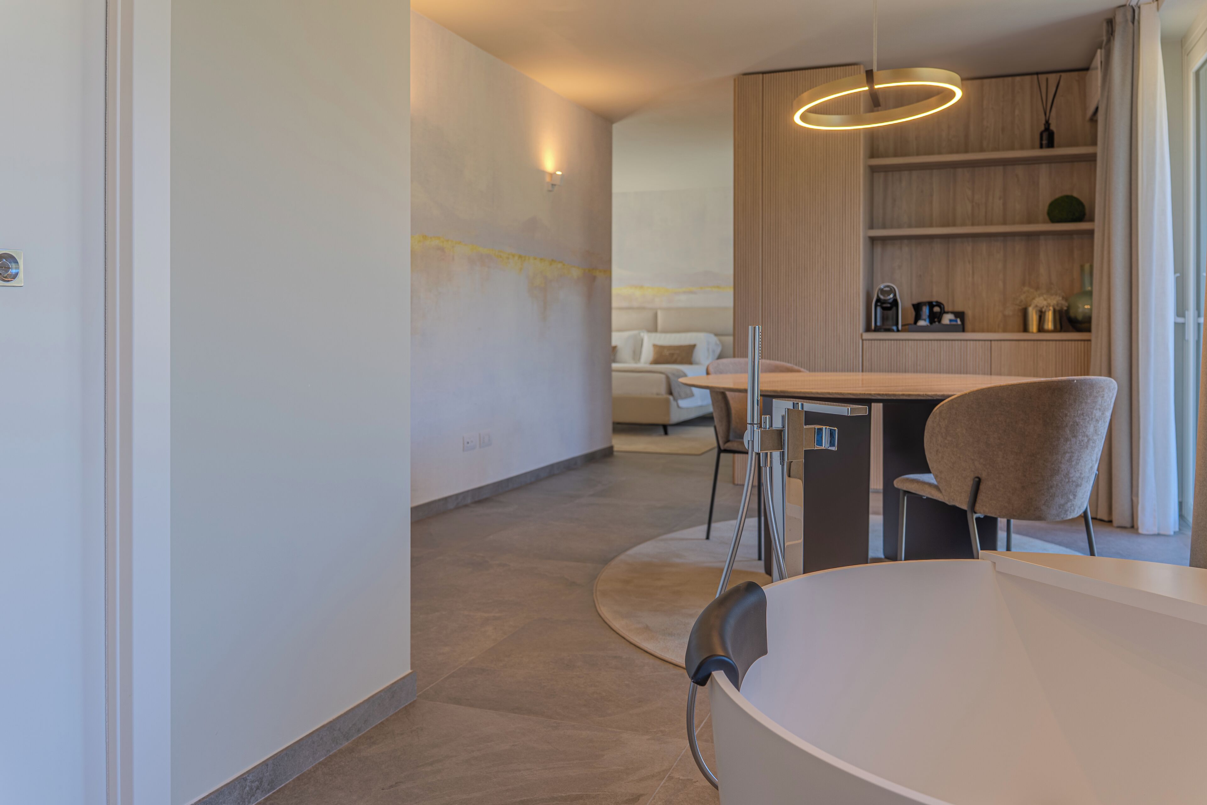 Luxury-Suite, Bergblick | Zimmersafe, Verdunkelungsvorhänge, kostenloses WLAN