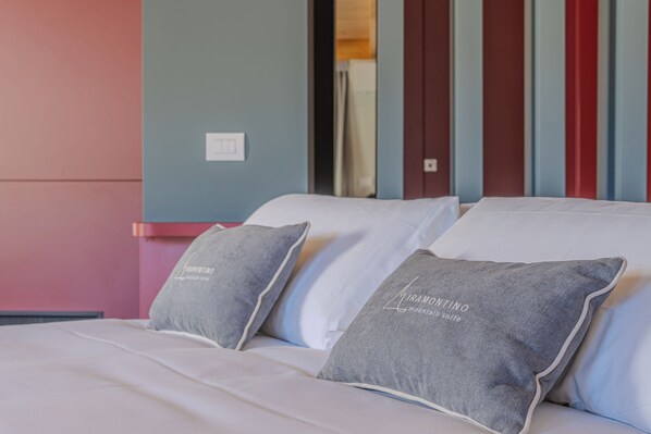 Habitación doble Deluxe, balcón, vista a la montaña | Caja de seguridad en la habitación, cortinas blackout y wifi gratis 