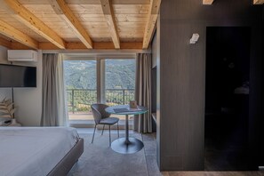 Luxury Suite, Mountain View | In-room safe, blackout drapes, free WiFi - Miramontino mountain suite (Rota d'Imagna)