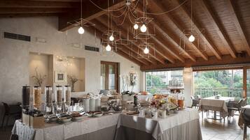 Tägliches inbegriffenes Frühstücksbuffet