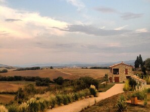 Exterior - Wohnung "Villa Famiglia5" mit Blick auf das Wasser by Interhome (Volterra)