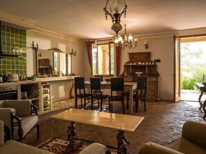 Interior - Wohnung "Villa Famiglia5" mit Blick auf das Wasser by Interhome (Volterra)
