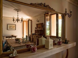 Dining - Wohnung "Villa Famiglia5" mit Blick auf das Wasser by Interhome (Volterra)