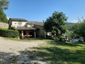 Exterior - Landhaus mit einer atemberaubenden Aussicht, by Interhome (Urbino)