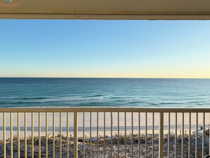Property grounds - 7th Floor Beachfront - Great Views From Top Floor! Beach Service! (Fort Walton Beach)