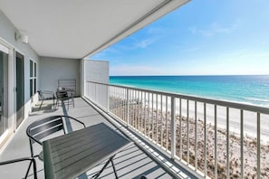 Property grounds - 7th Floor Beachfront - Great Views From Top Floor! Beach Service! (Fort Walton Beach)