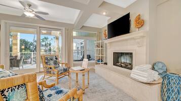 Apartment | 4 bedrooms, desk, Internet