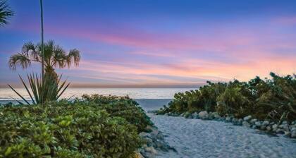 Beachfront With Private Balcony Heated Pool and Spa