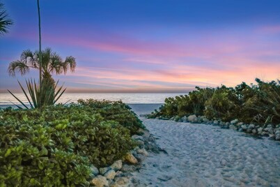 Beachfront With Private Balcony Heated Pool and Spa