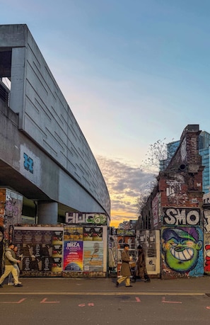 Apartment - Characterful Double Bedroom in a Converted Warehouse Shoreditch (London)