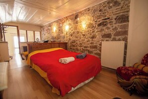 Hus | 5 sovrum, skrivbord och internet