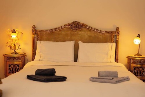 Mikos - Mansion in the City Center